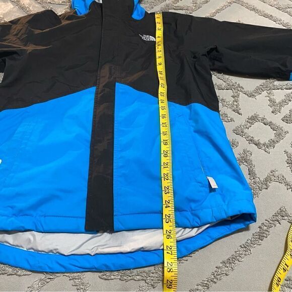 The North Face Kids Jacket - Black and Blue - Picture 14 of 16
